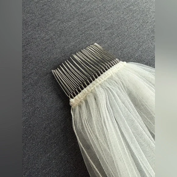 David's Bridal - Ivory Fingertip Veil - Picture 3 of 6